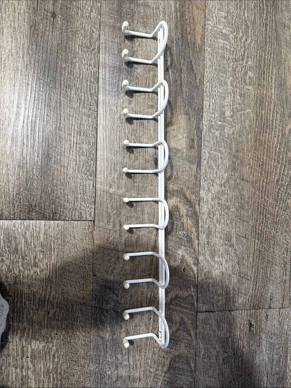 White Multi-Hook Wall / Closet Hanger Rack - Modern Over-the-Door Organizer